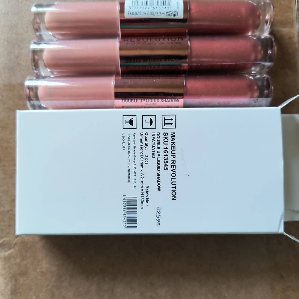 30 Piece Makeup Revolution Double Up Liquid Eye Shadow Infatuated Casepack 10X3